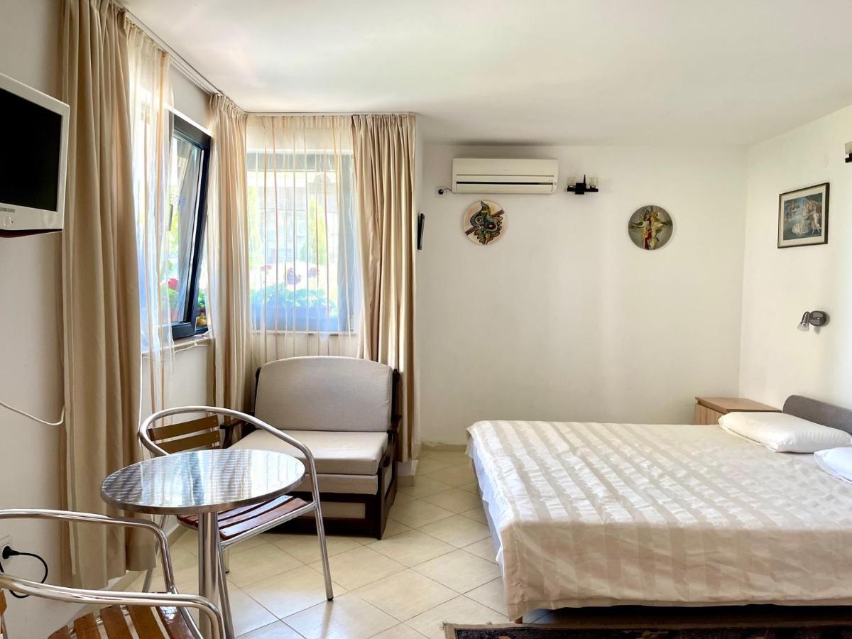 Guest House Daris โซโซโปล ภายนอก รูปภาพ